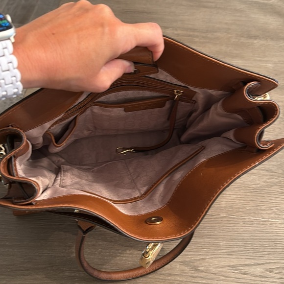 Michael Kors Hamilton Large Saffiano Leather Tote - Picture 4 of 7